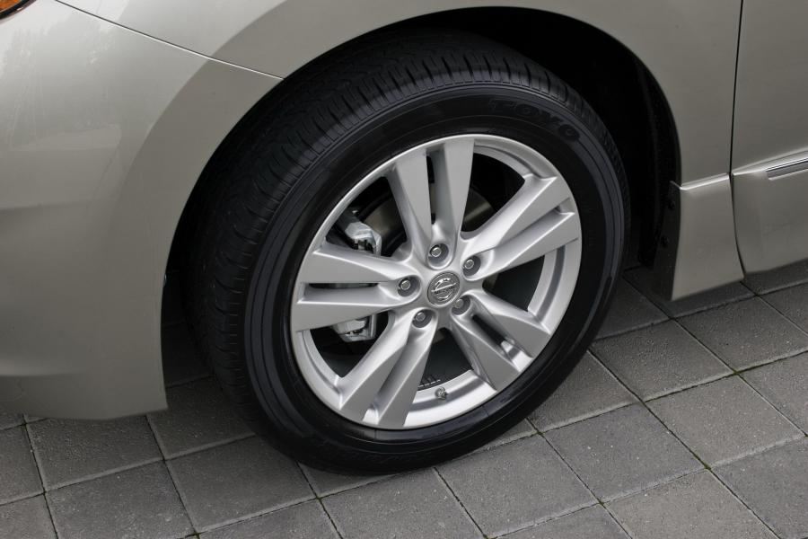  Nissan Quest 2011 года  (фото 2 из 32)